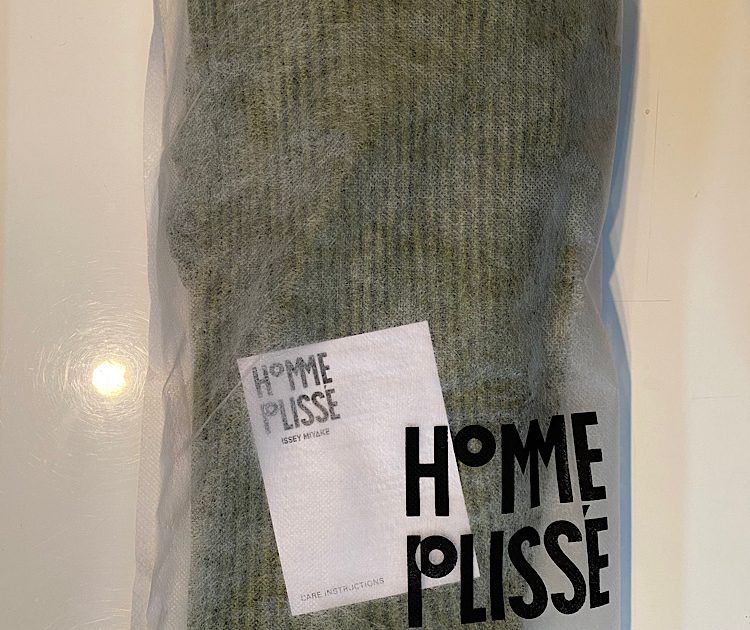 In-Store Shopping at HOMME PLISSE ISSEY MIYAKE / AOYAMA for HEATHER PLEATS